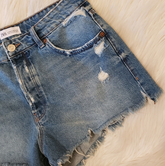 ZARA MID RISE SHORTS - Picture 2 of 8